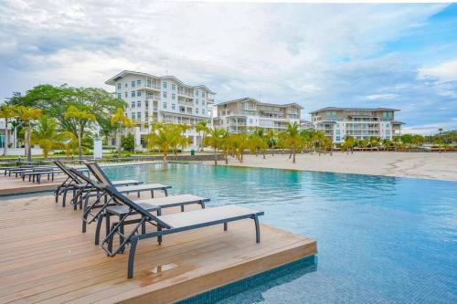 Playa Blanca Apartamento | Modern - Marina View Balcony - Exquisite Pool - Sleeps 6