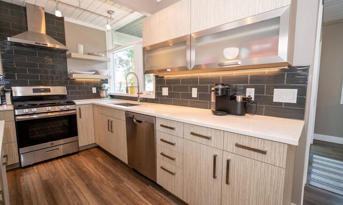 Billings Casa | Modern Masterpiece - Airport/Downtown/Hospitals