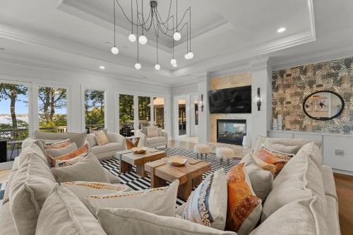 Denver Casa | Modern Masterpiece by AvantStay Waterfront Private Dock