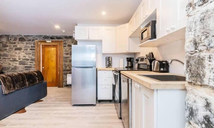 Old Quebec Apartamento | Modern Meets Rustic - 2 Bdrm Old Quebec
