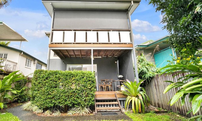 Parramatta Park Casa | Modern meets Tropical in this Free-standing Home