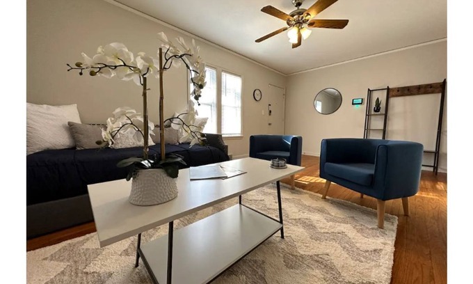 Downtown Omaha Apartamento | Modern Midtown Apartment, 3BR, Sleeps 8
