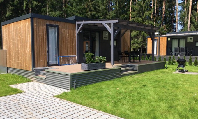 Wackersdorf Casa | Moderna casa móvil en el lago con sauna de barril (WA104)