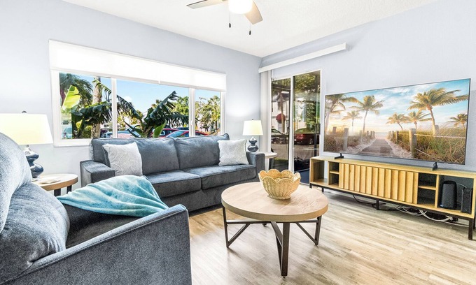 Villages of Seaport Condominio | 🌴 Modern Monthly Beach Getaway – Just 2 Minutes from the Sand w/ Pool & Tennis 🌊