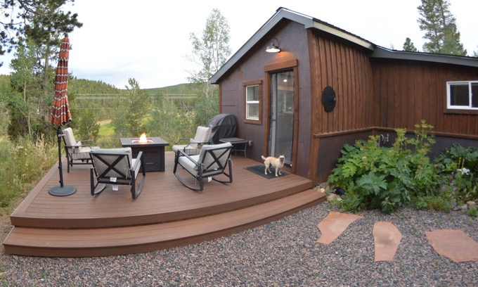 Black Hawk Cabina | Modern Mountain Cabin - Romantic Getaway - Dog Friendly