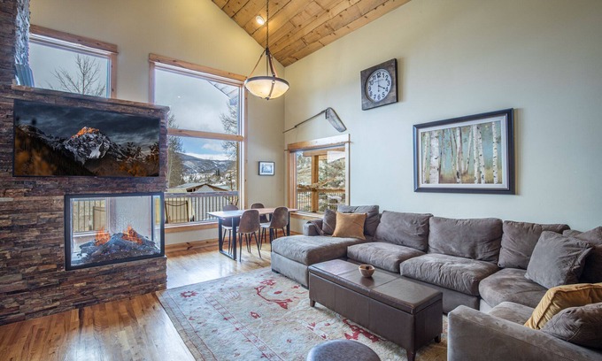 Creede Casa | Modern Mountain Cabin -Walk to Downtown Creede - Ping Pong - Unmatched Views