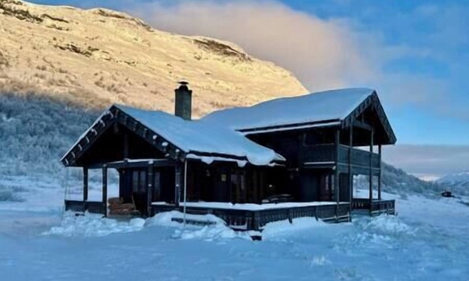 Tyinkrysset Cabina | Modern mountain cabin with sauna, bonfire & beautiful view in Filefjell