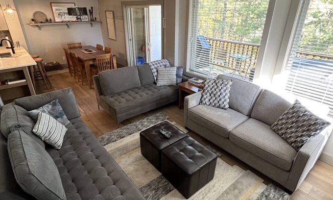 East Kootenay Condominio | Modern Mountain Condo - Prime Ski/Golf Location with Fireplace & Private Hot tub