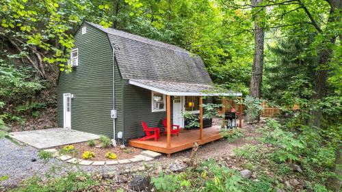 Ridgeway Casa | Modern Mountain Cottage w Hot Tub, Fire Pit, WiFi