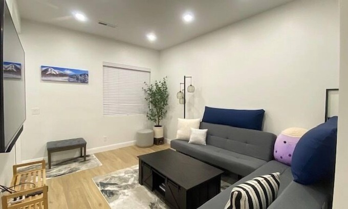Wolf Creek Casa | Modern Mountain Escape | Cozy Retreat with Stunning Views