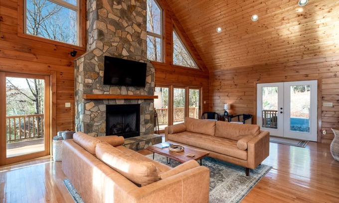 Brevard Casa | Modern Mountain Getaway in Connestee Falls now with a Tesla charger!