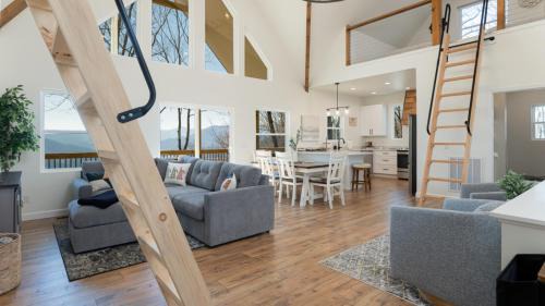 Waynesville Casa | Modern Mountain House with Amazing Views and Hot Tub