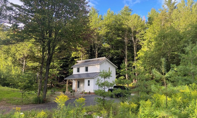Johnson Casa | Modern Mountain Home Near Smugglers’ Notch & Stowe