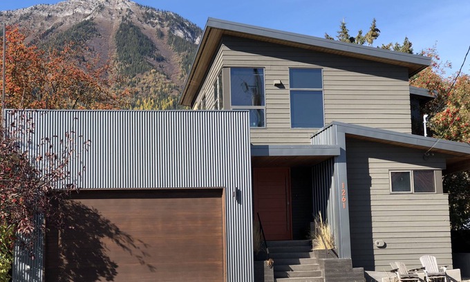 East Kootenay Casa | Casa de montaña moderna, situada en Fernies Annex