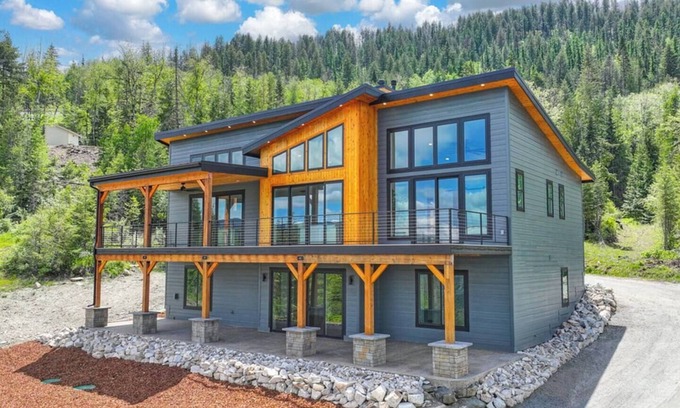 Bonner County Casa | Modern Mountain Luxury Escape