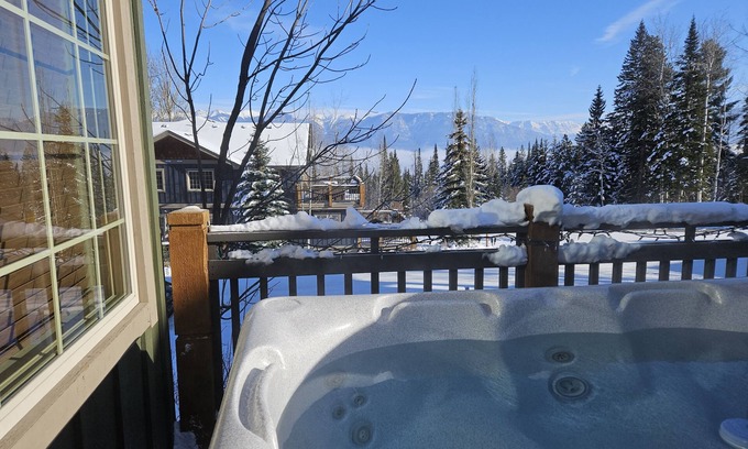 Golden Casa | Modern Mountain Retreat - Jacuzzi privado con vistas