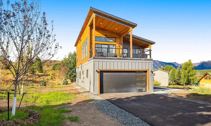 Crested Butte Casa | Modern mountain stay with a patio, beautiful interior, & well-equipped kitchen