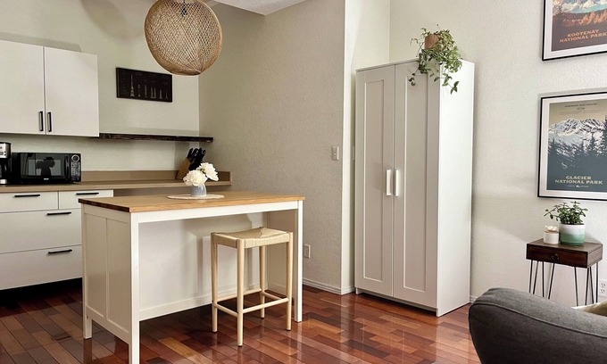 Nelson Apartamento | Modern Mountain Studio with Firepit - 4.9 Stars / 102 Reviews on Other Platform