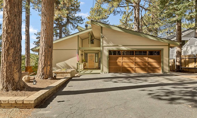Running Springs Casa | Modern Mountain Treasure with free EV charger and home gym