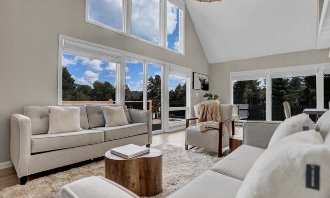 Willow Creek Highlands Casa | Modern Mountainside Sanctuary