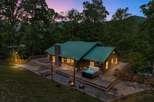 Candler Casa | Modern Mountainside Cabin by Carolina Mornings