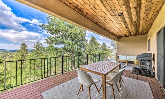 Ruidoso Casa | Modern Mtn Retreat, Walk to Lake and Trails!