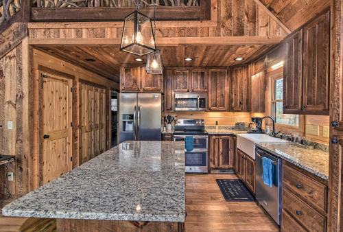Murphy Casa | Modern Murphy Cabin with Nottely River Views!