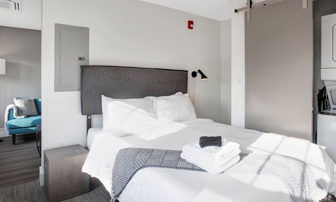 Hanover Place Apartamento | Modern MW Studio with Gym by Zencity