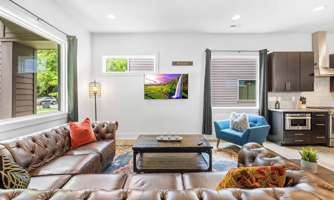 Sugar Creek Casa | Modern new 4BR Home near NoDa & Downtown