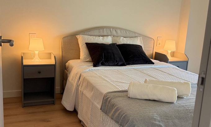 La Latina Apartamento | Modern New Perfect enjoy Madrid free airport transportation.