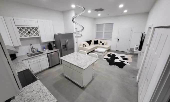 Park Hills Casa | Modern Newly built 2-bedroom house minutes from downtown Park Hills