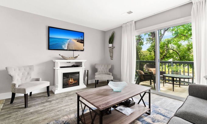 North Charleston Condominio | Modern, newly renovated condo overlooking