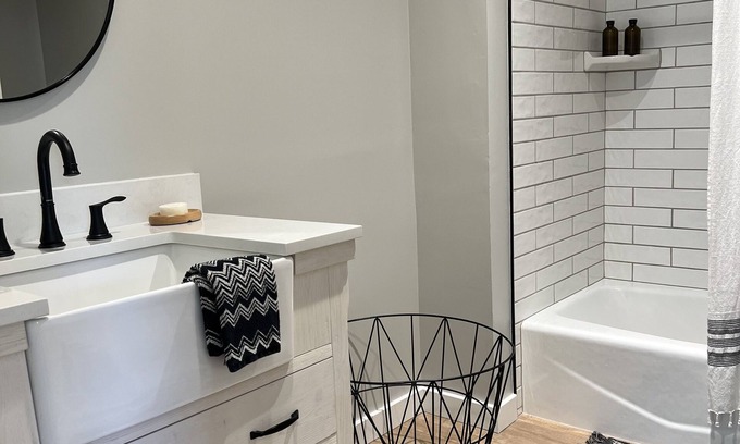 Jackson Apartamento | Modern newly remodeled Studio Apartment in East Jackson