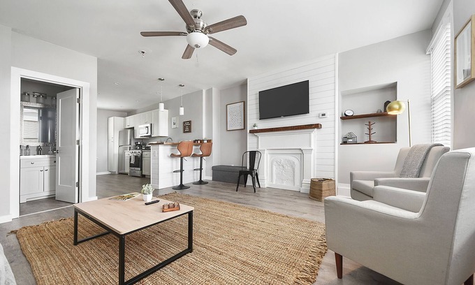 South Side Slopes Casa | Modern Newly Renovated Duplex 6BR/3BR Sleeps 16