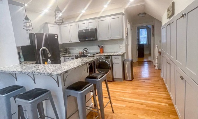 Cleveland Circle Apartamento | Acogedor, moderno, recientemente renovado 3Bed, 2Bath, Pasos para MBTA