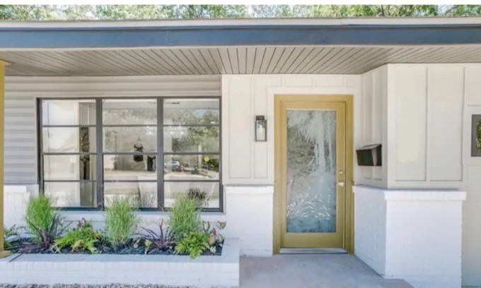 Norman Casa | Modern Norman Retreat