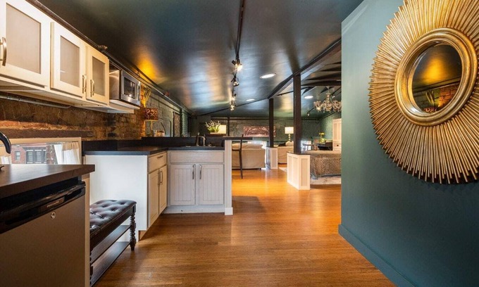 East Market District Apartamento | Modern Nulu Retreat | A Culinary Dream