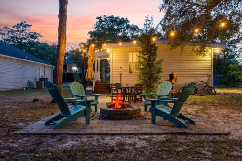 Long Beach Casa | Modern Oak Island Escape 1 Mile to Long Beach!