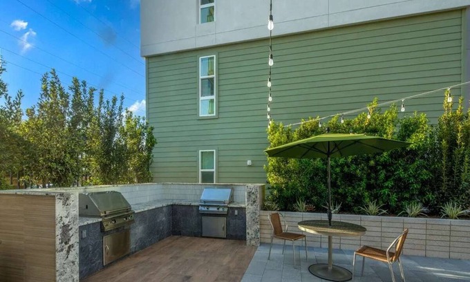Lyon Street Apartamento | Modern Oasis 10 Min From Disneyland With Pool GYM