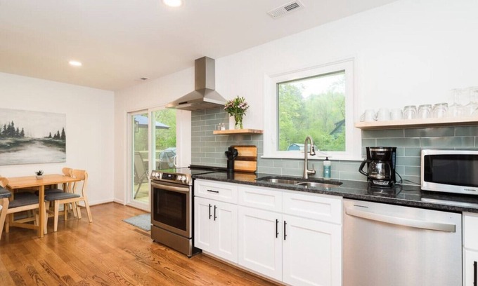 Chapel Hill Casa | Modern Oasis close to UNC