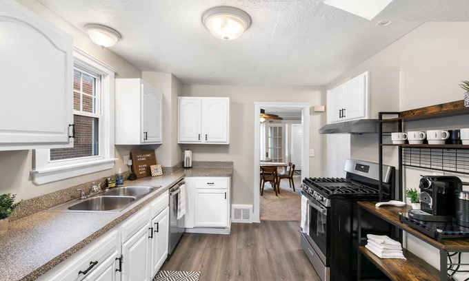 Cleveland Casa | Modern Oasis with Office & Yoga Room