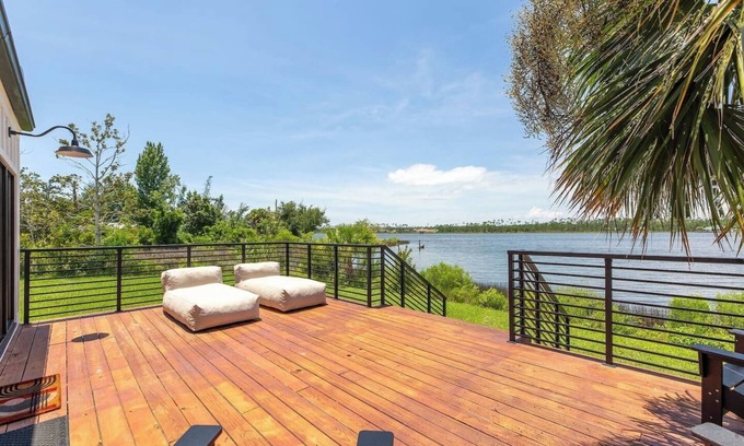 Panama City Casa | Modern oasis with private pool, dock and water views