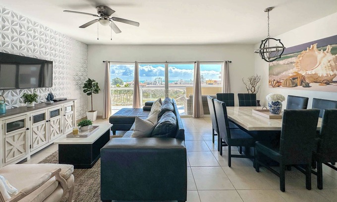 Las Conchas Condominio | Modern Ocean View Condo with Pools & Gym N702