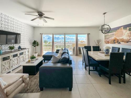 Las Conchas Casa | Modern Ocean View Condo with Pools & Gym N702