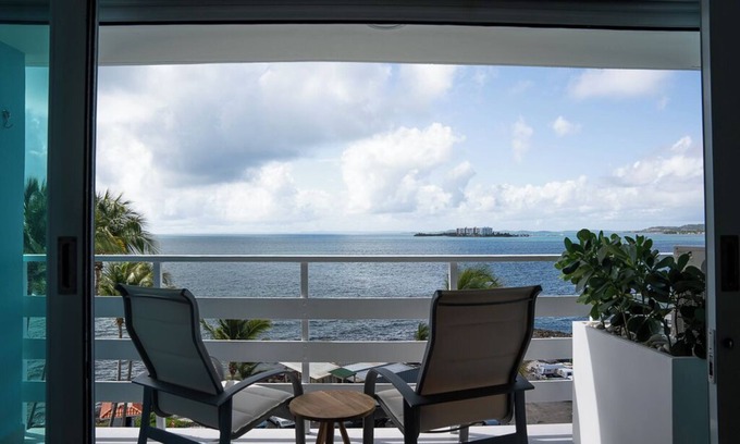 Cabezas Apartamento | Modern Oceanfront Oasis All-New Furniture & Appliances