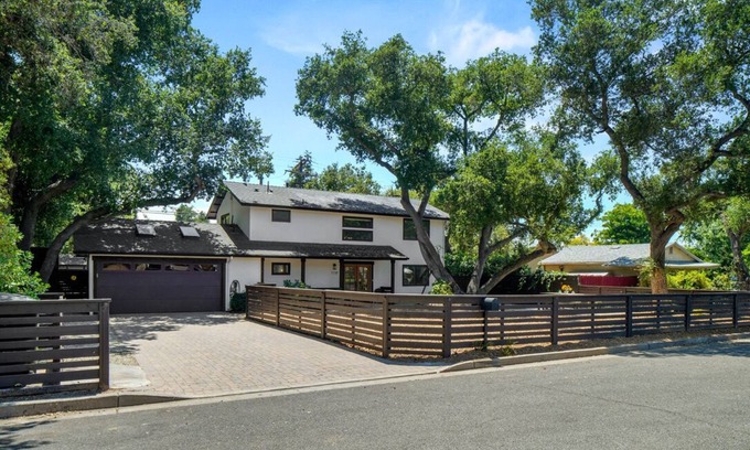 Mira Monte Casa | Modern Ojai Farmhouse: 3-BR Haven with Pool, Mountain Views & Beach Access!