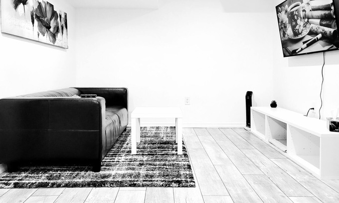 Alcona Apartamento | Acogedor apartamento en el sótano de 1 habitación con entrada independiente