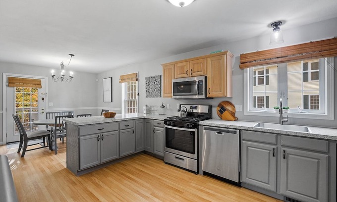 Manchester Casa | Modern Open Concept Colonial 2500sq Ft 4 Bed 2.5 Bath