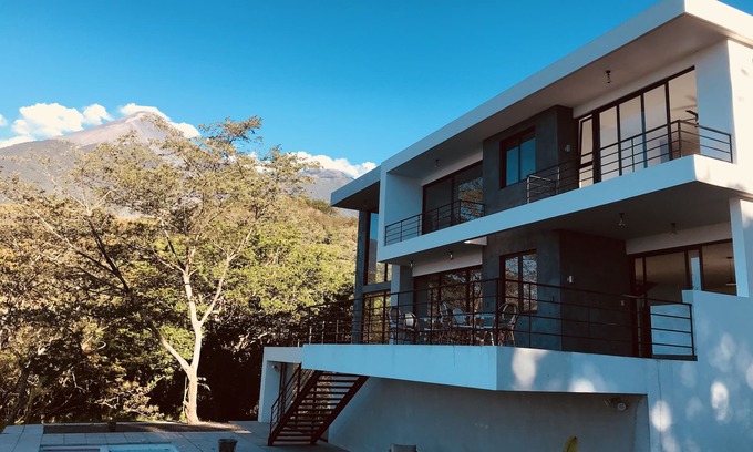 Alotenango Casa | Paraíso moderno en Golf Resort