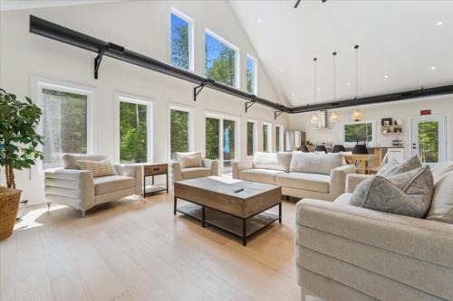 Lion's Head Casa | Modern Paradise In The Forest - Bruce Peninsula